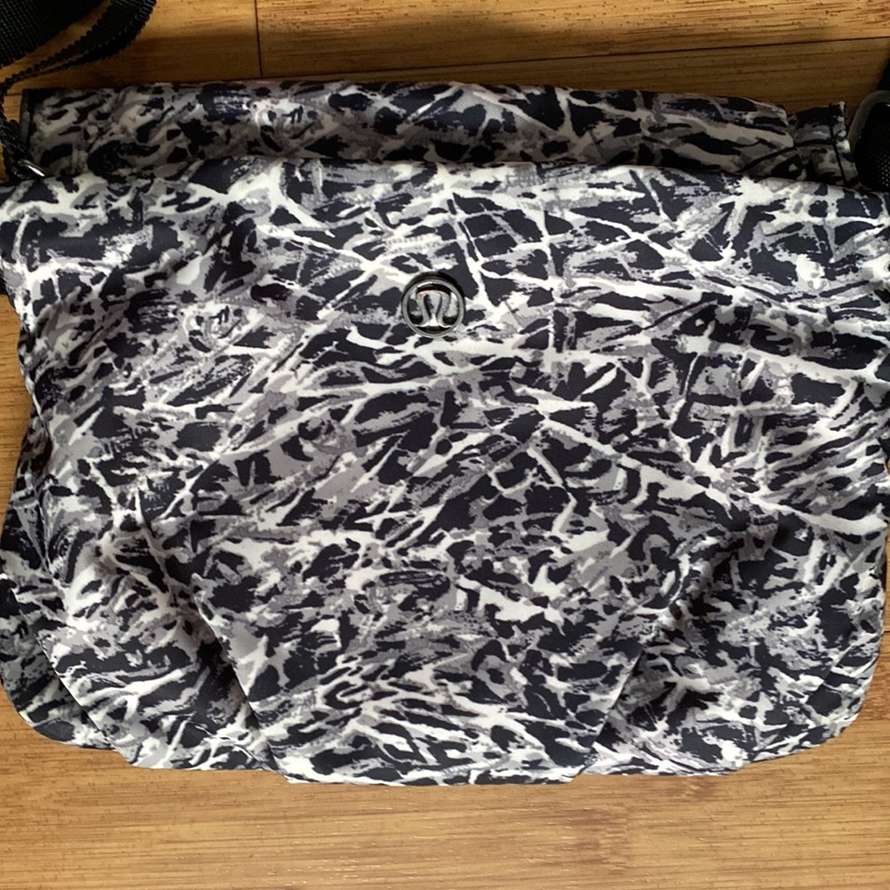 Lululemon Adjustable Strap Bag - image 2